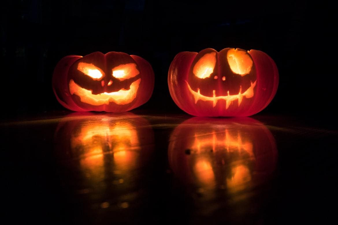 How to pack Halloween costumes for Palmdale relocation