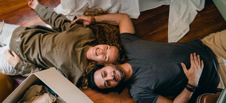 couple packing