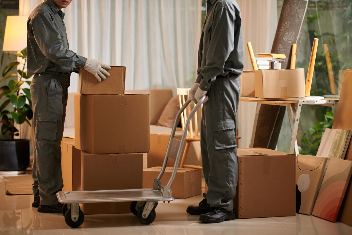Storage Units Near Me vs Professional Moving Storage Solutions
