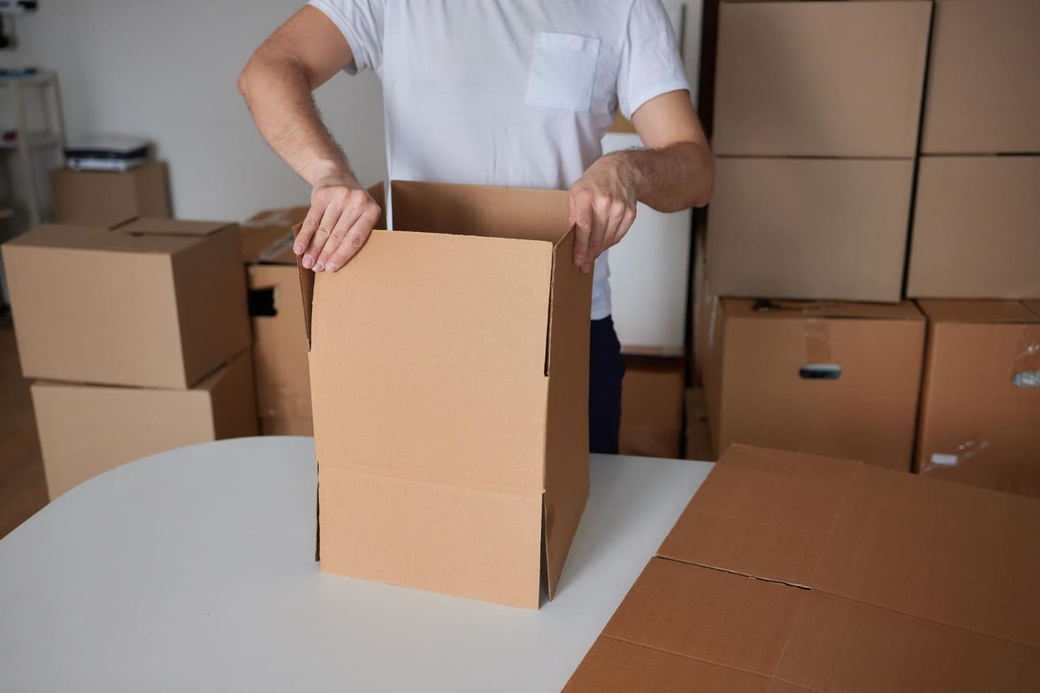 Moving Boxes Complete Guide - Sizes, Prices, Where to Buy